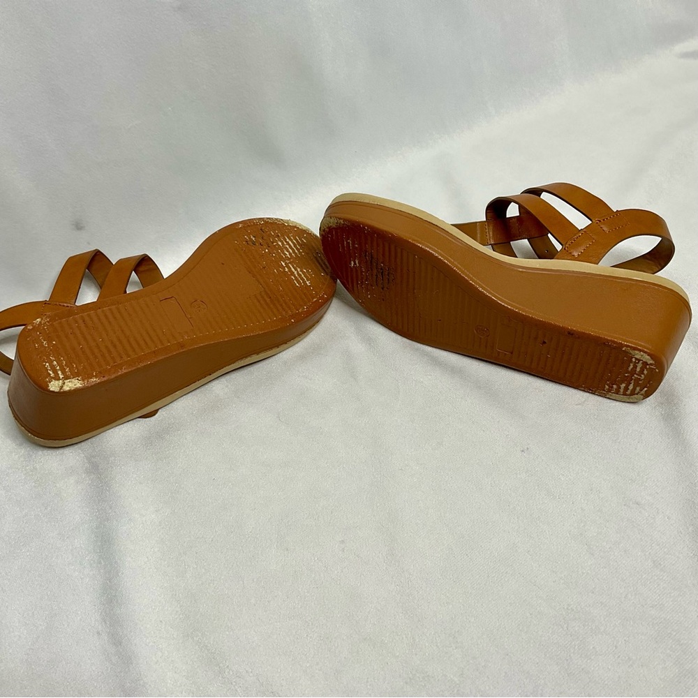 Journee Collection Bianca Thong Wedge Sandals Size 5 1/2 - Picture 7 of 11